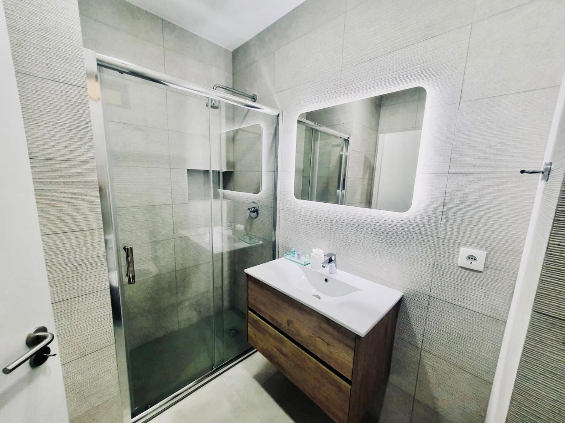 Central Lagos Apt With Marina Views Near Beaches Экстерьер фото